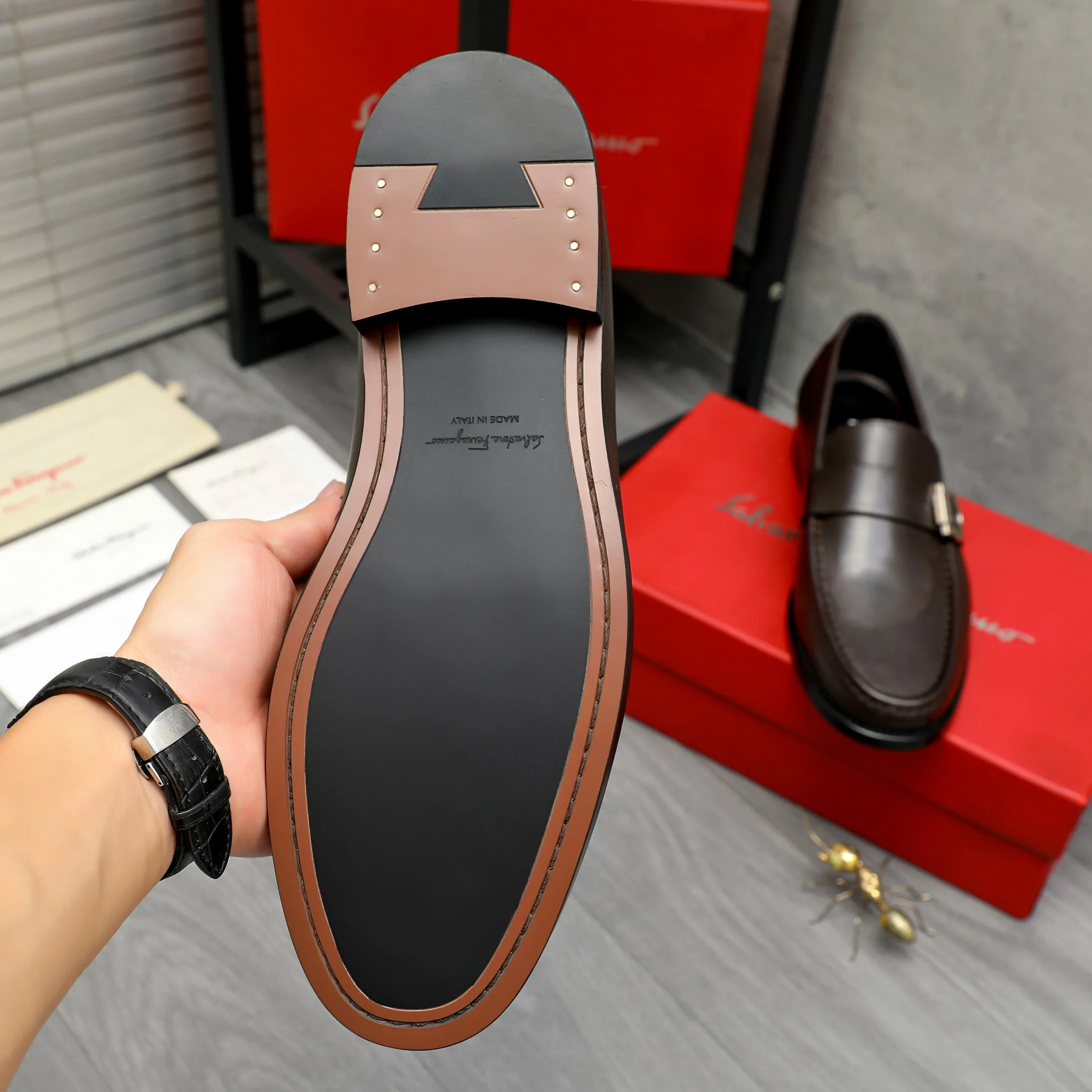 Men's shoes 💰442 Product trademark: Ferragamo "Ferragamo" business formal leather shoes Regular size: 38-46 (45.46 custom-made and non-returnable) Product materials: Selected high-quality cowhide upper, cowhide lining, original rubber outsole